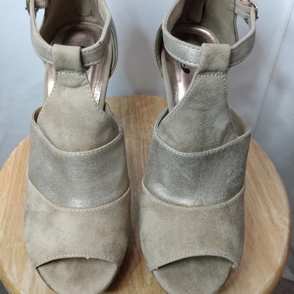 Charming Charlie tan platform peep toe heels - Picture 9 of 10